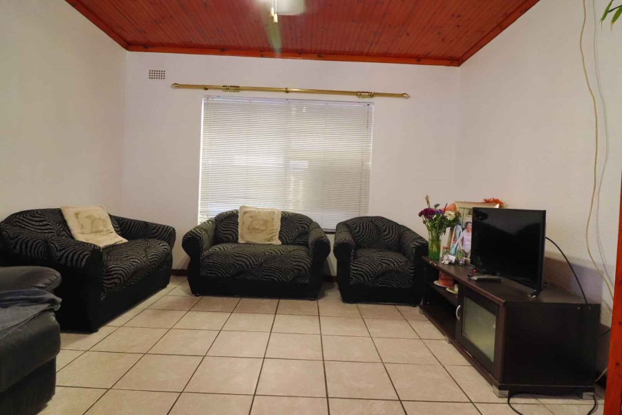 5 Bedroom Property for Sale in Sanddrift Western Cape